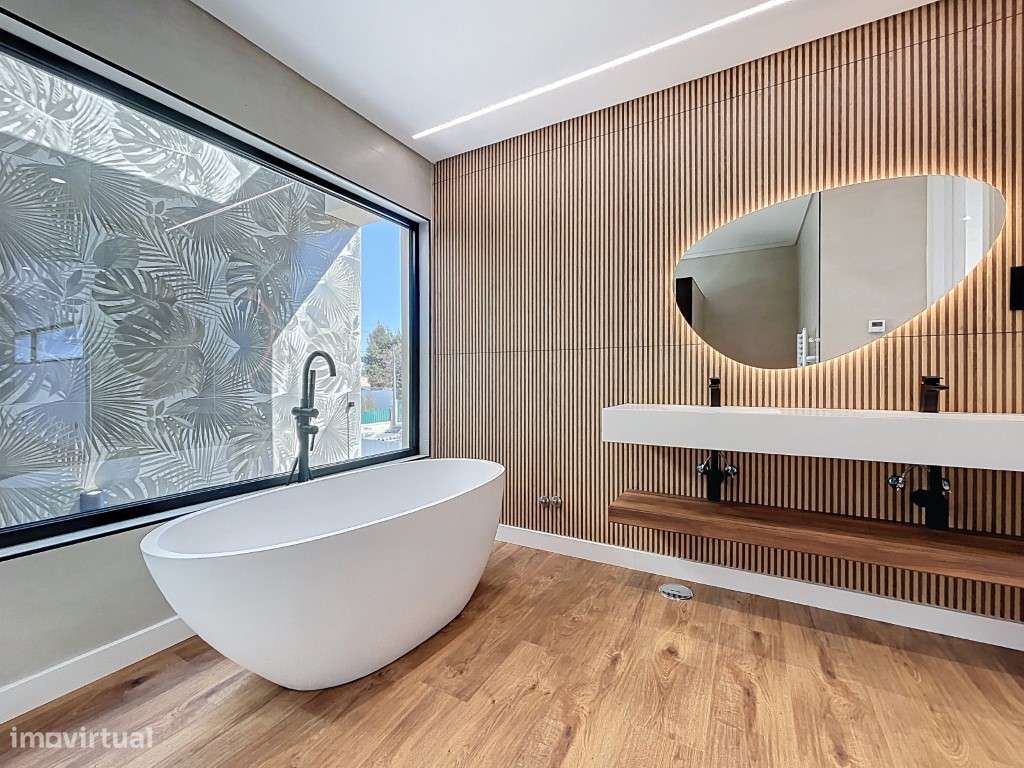 Moradia T5 na Aroeira - Charneca da Caparica.-22