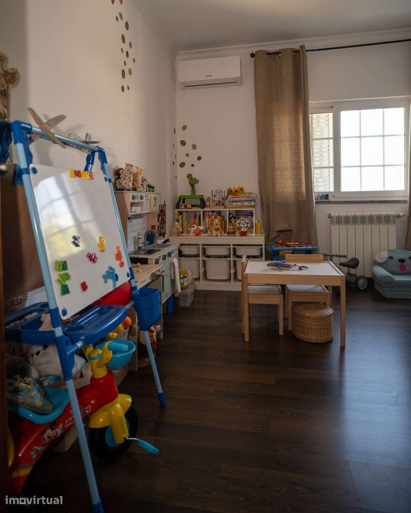 Moradia Bifamiliar Duplex com Garagem, e Quintal Privado em  Foz Côa-30