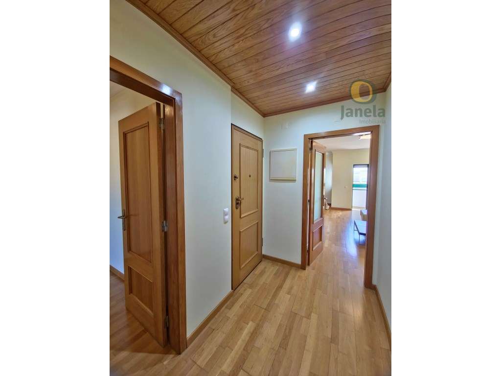 T2 grande com muita luz, duas varandas e boa localização em Faro-17