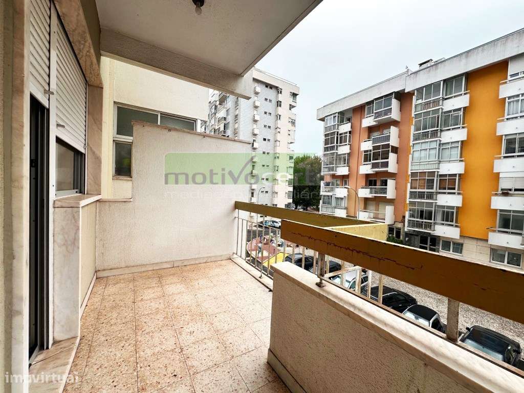 Apartamento T2 em remodelação total, na Figueirinha, Oeiras-7