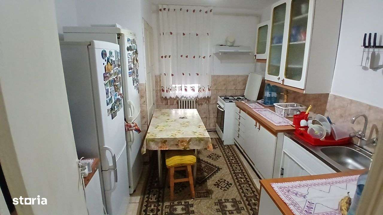 Comision 0 - Apartament cu 4 camere, etaj intermediar, in Pipirig-8