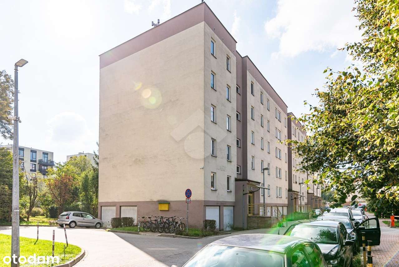 2pokoje, oddzielna kuchnia, balkon, piwnica, tramwaj-17