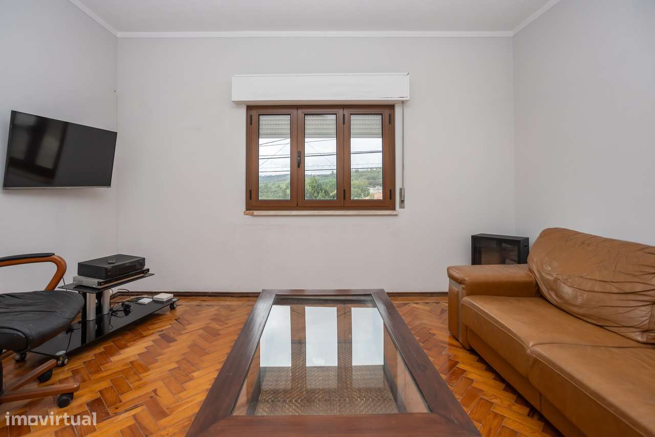 Moradia T5 com 223 m², Box e Logradouro na Quinta da Peça, em Loures �-22