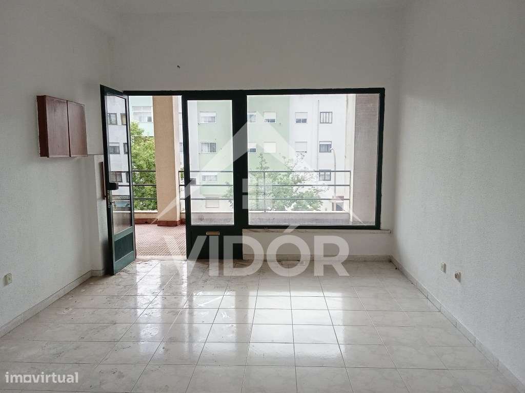 Loja no Novo Mercado Municipal da Baixa da Banheira - CS - Grande imagem: 2/6