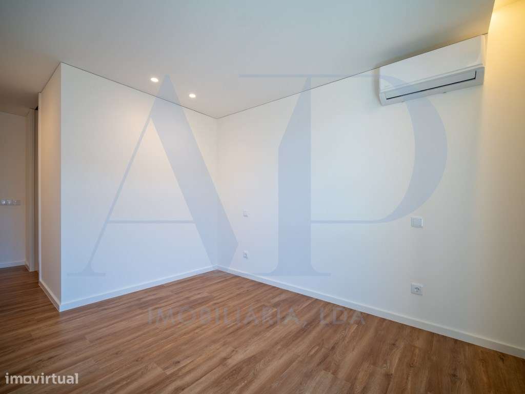 Apartamento T3 na Av. Londres com Garagem-12