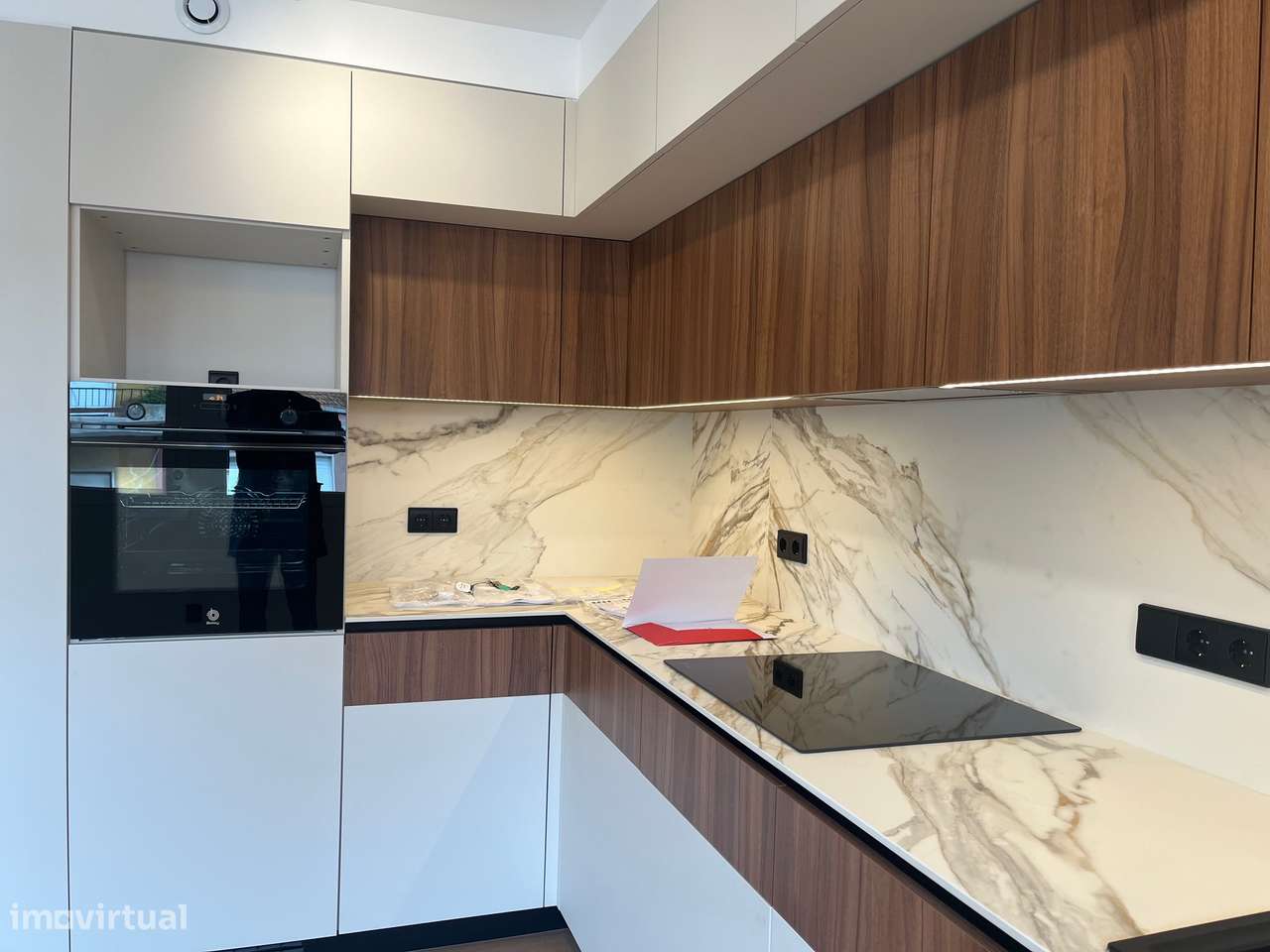 T2 Como Novo com Garagem e Varanda – Centro da Cidade - Grande imagem: 2/21