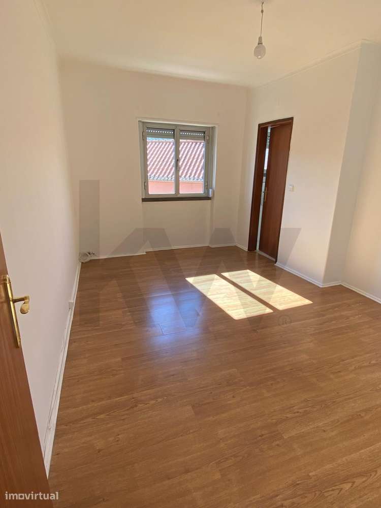 Moradia em Barcarena com Potencial para T3 ou Investimento (2x T1)-5
