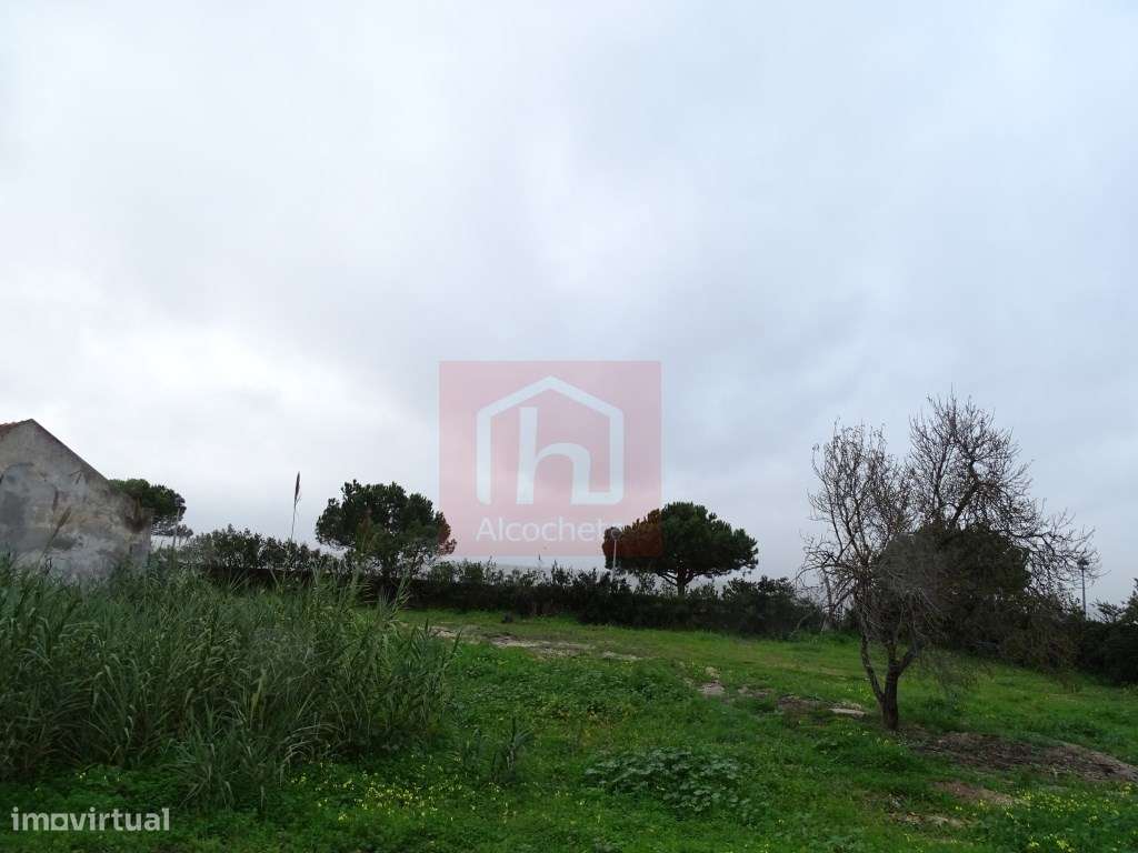 Edifício habitacional e Moinho para recuperar em Alcochete-16