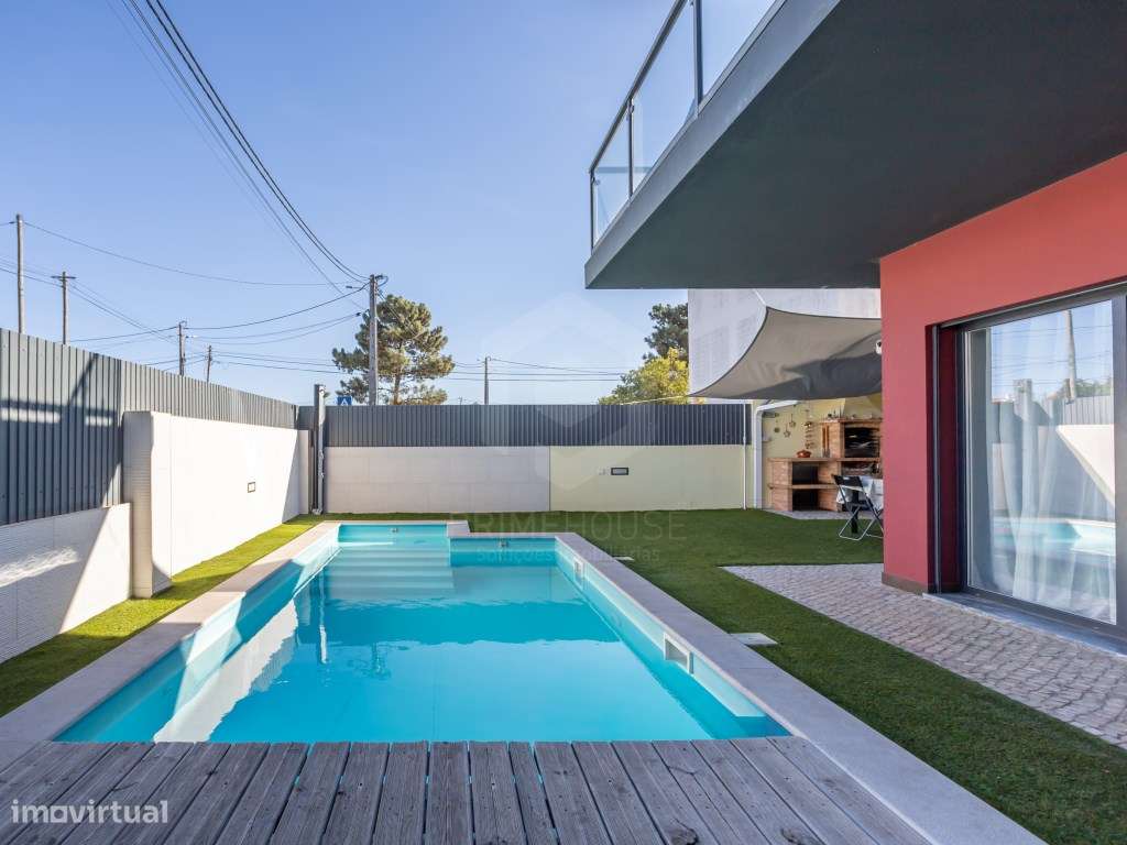 Moradia Isolada T4 com Piscina, Garagem e Acabamentos Premium-6