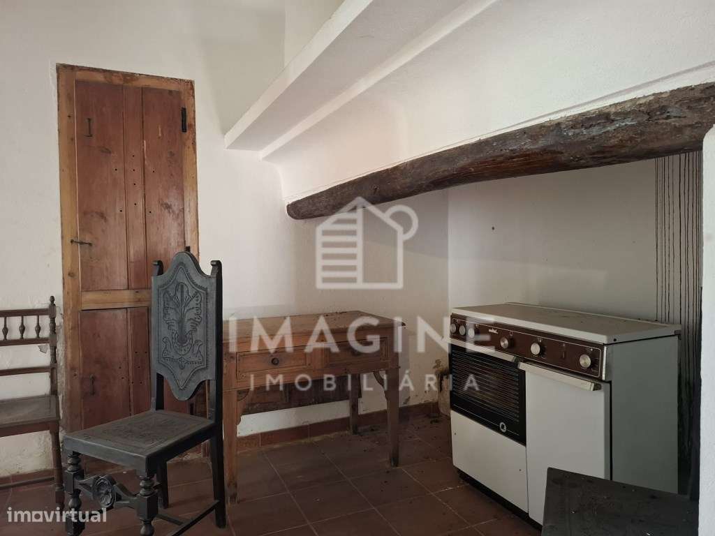 Casa senhorial no Largo do Adro da Igreja, para recuperar em Alpalh... - Grande imagem: 5/42