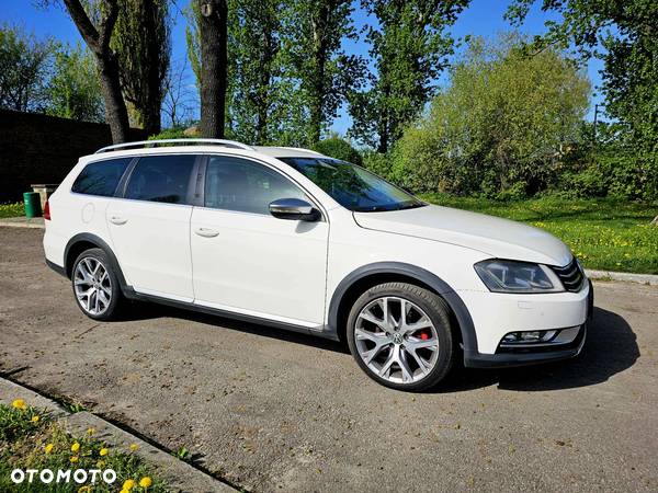 Volkswagen Passat Alltrack 2.0 TDI 4Motion DSG BlueMotion Tec - 4