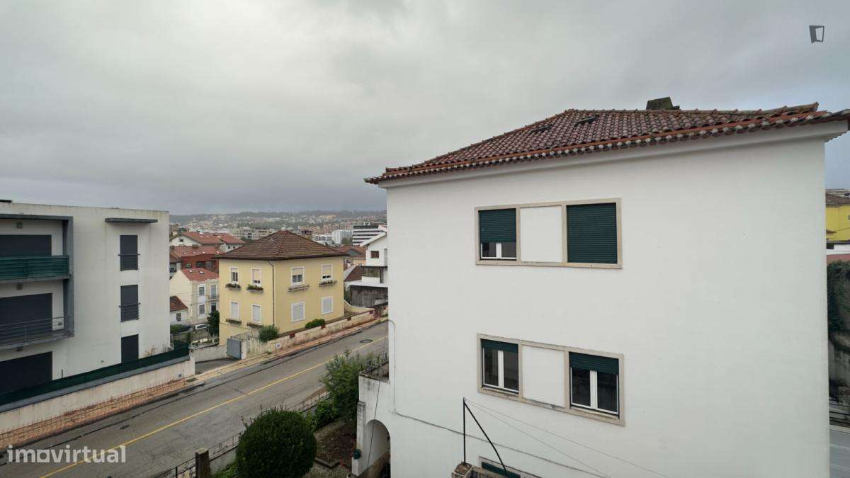 Quarto - localizado em Norton de Matos Coimbra - Grande imagem: 5/10