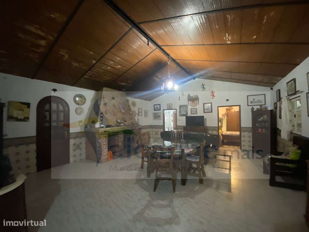 Quintinha de charme com 1,7 ha, capela privada e abundância de água...-27