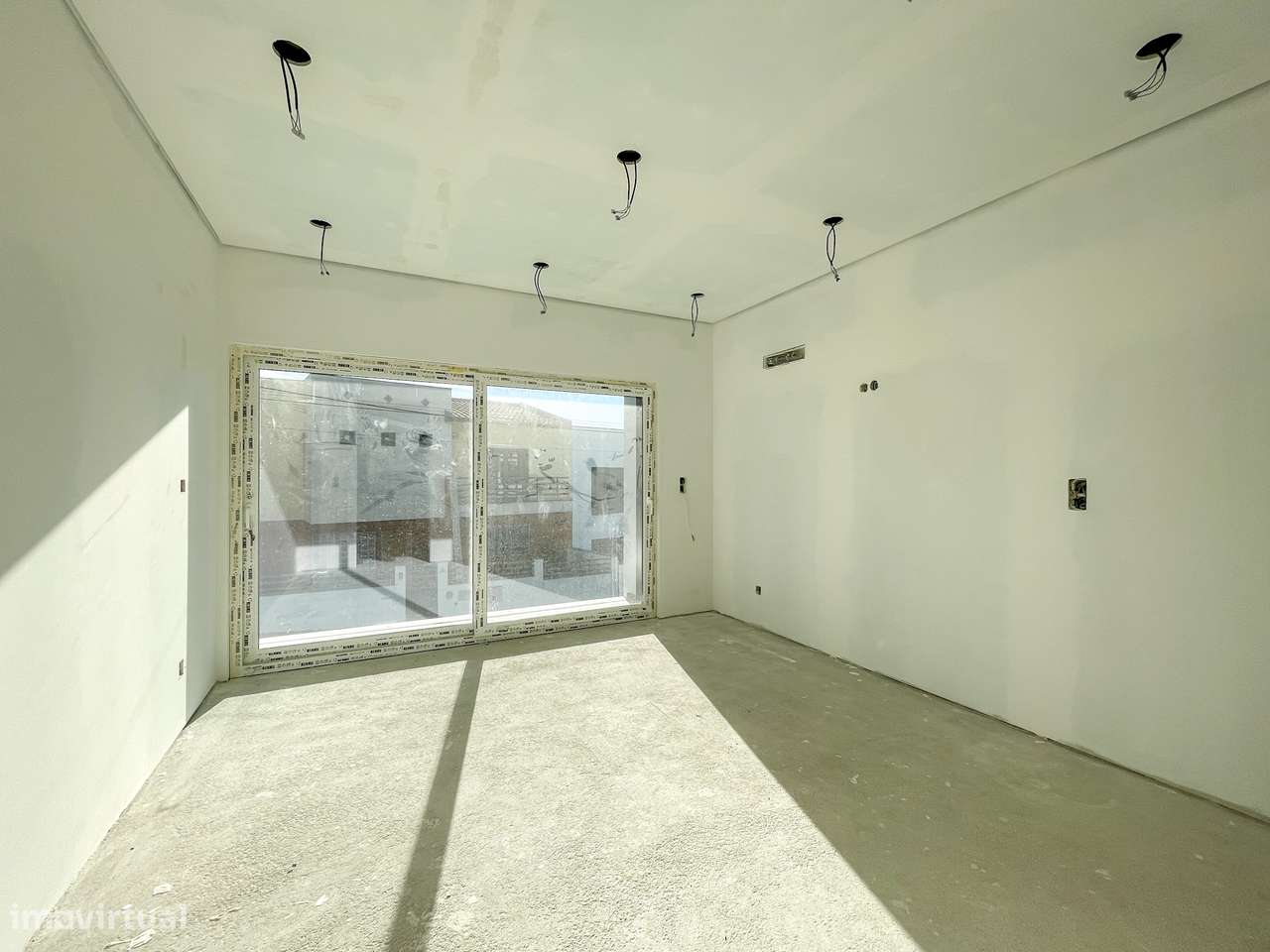 Moradia T4 com Piscina - Santa Iria de Azoia (Bairro da Salvação)-9