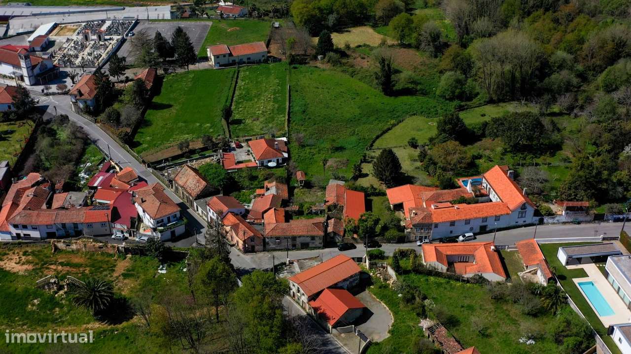 Moradia Histórica com Elevado Potencial de Investimento ou Habitação-16