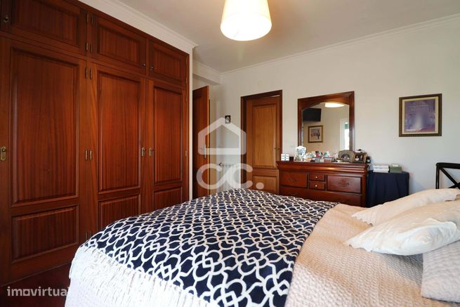 Moradia T5 nos Carvalhais com jardim, piscina e campo de jogos.-10