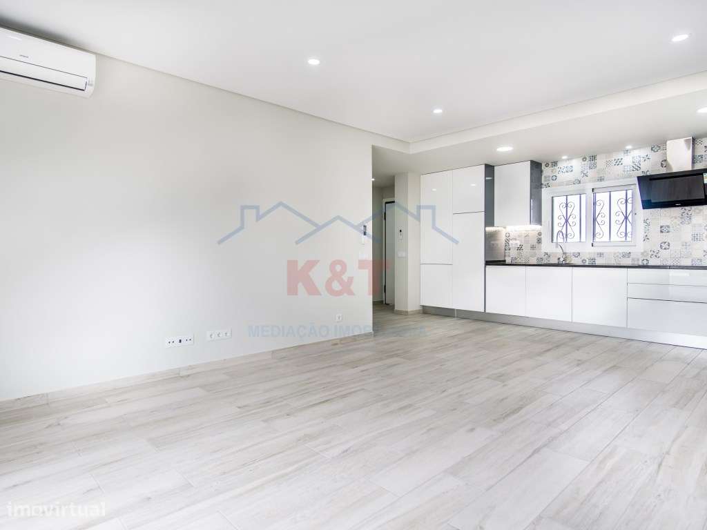 T2 na Praia da Rocha totalmente Remodelado-3