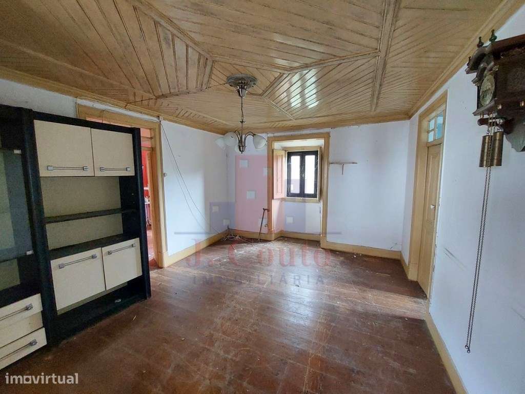 Casa Antiga para Restauro, Salir de Matos-11