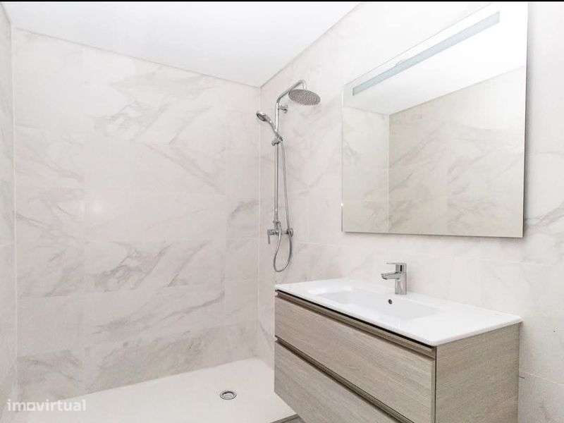 Moradia T3, Elegância, Conforto e Localização Privilegiada no Algarve - Grande imagem: 5/7