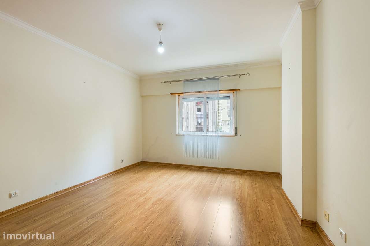 T3 com óptimas áreas e 1 Lugar de garagem, na II Fase Quinta da Piedad-25