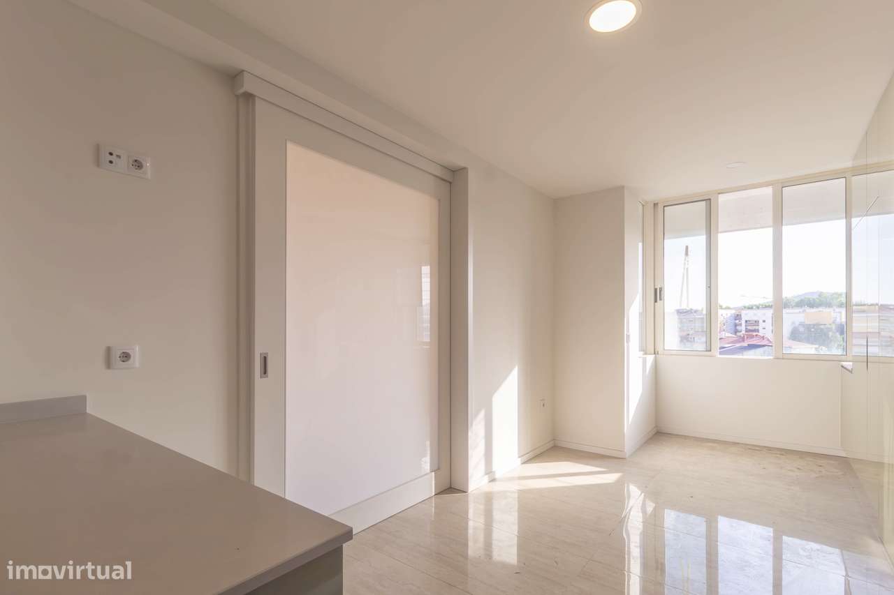 Apartamento T3, excelentes áreas 240m2 + garagem 31m2 + arrumos 4m2-20