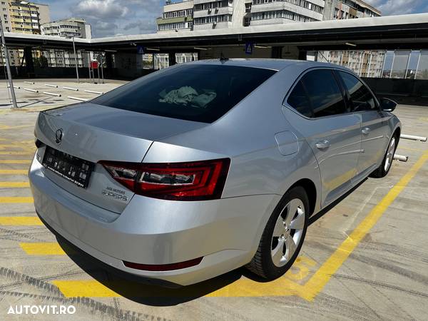 Skoda Superb 2.0 TDI DSG Ambition - 8