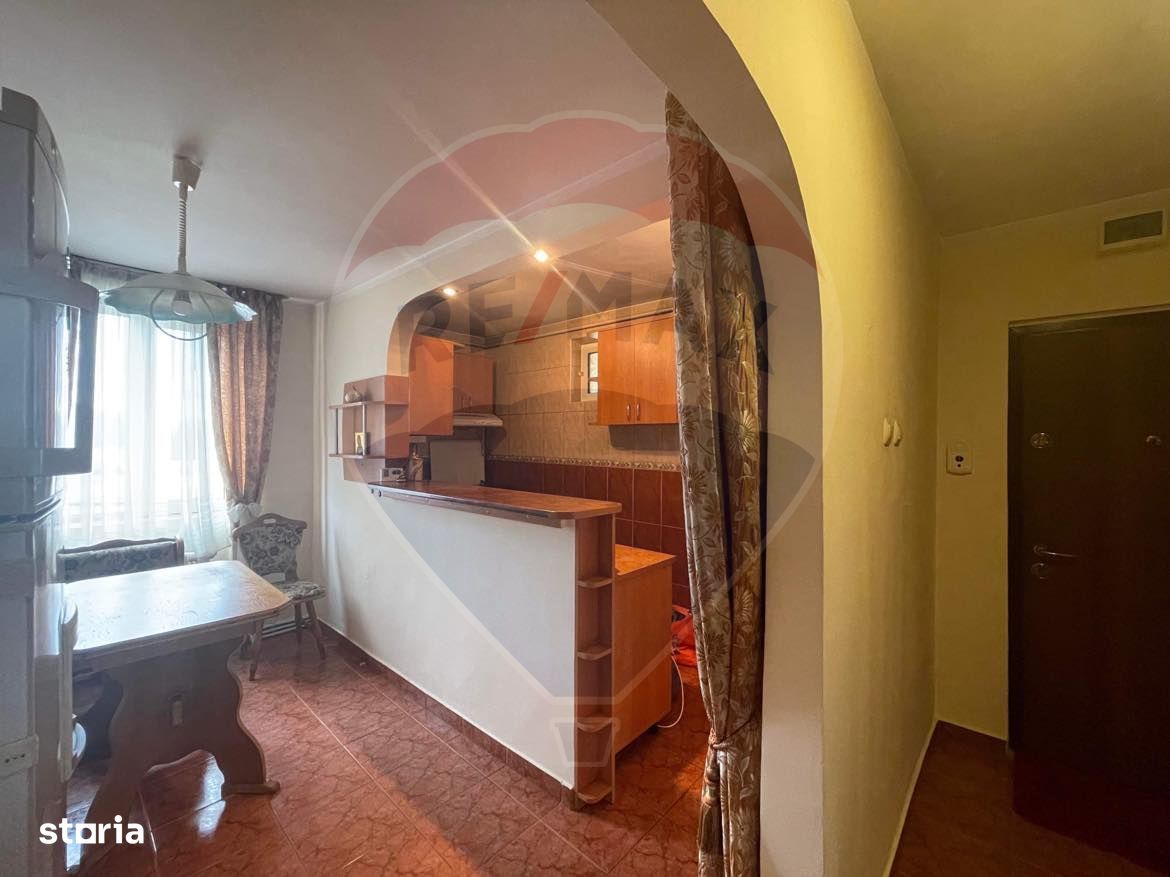 Apartament cu 3 camere de vânzare în zona Calea Romanului