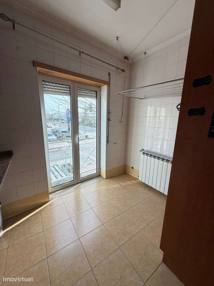 Arrenda-se T4 no centro de Fátima | 3 WC  • Parqueamento - Grande imagem: 4/6