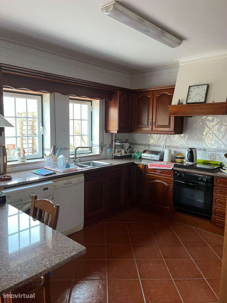 Moradia T4 em condomínio fechado com piscina, vista mar e walking dist-17