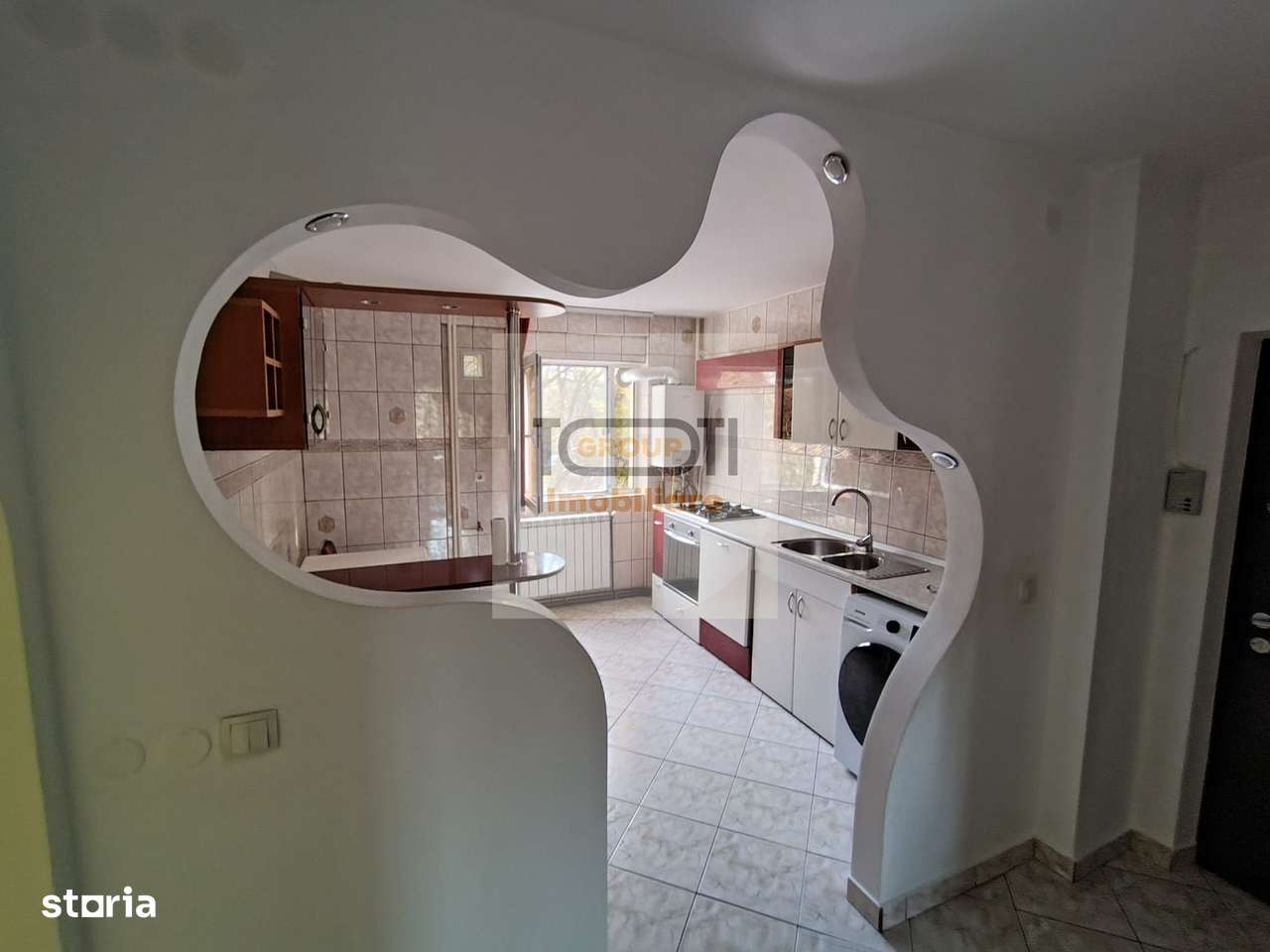 Apartament de vânzare în zona PODU ROȘ cu 3 camere decomandat-4
