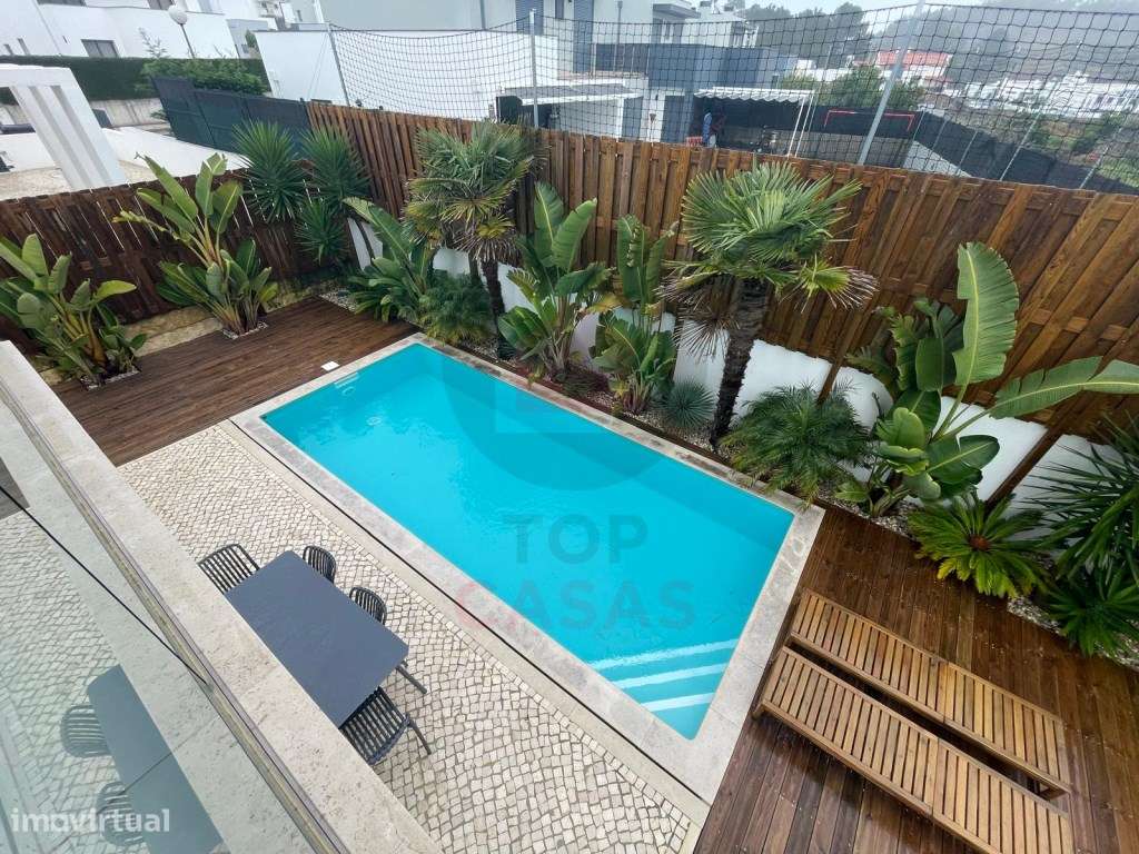 Moradia de arquitectura moderna com piscina privada-29