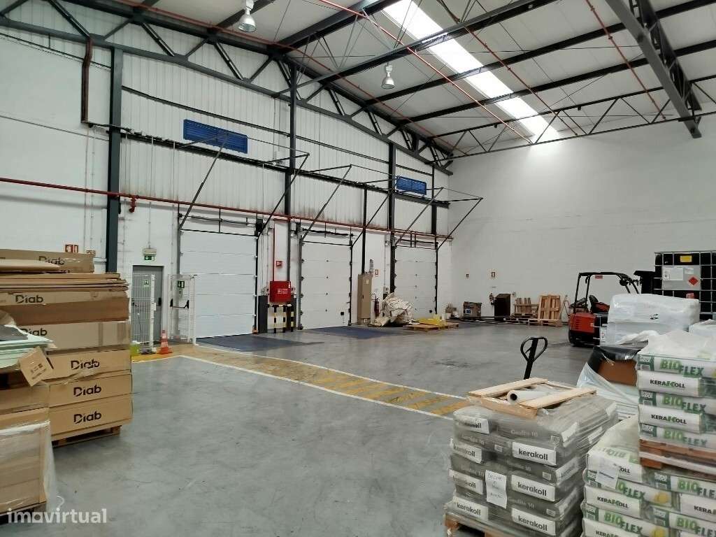 Armazém para arrendar em Rio de Mouro, perto da Tabaqueira - Grande imagem: 4/21
