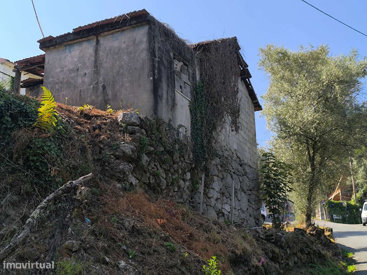 Casa para Restauro em Boivães – Ponte da Barca-10