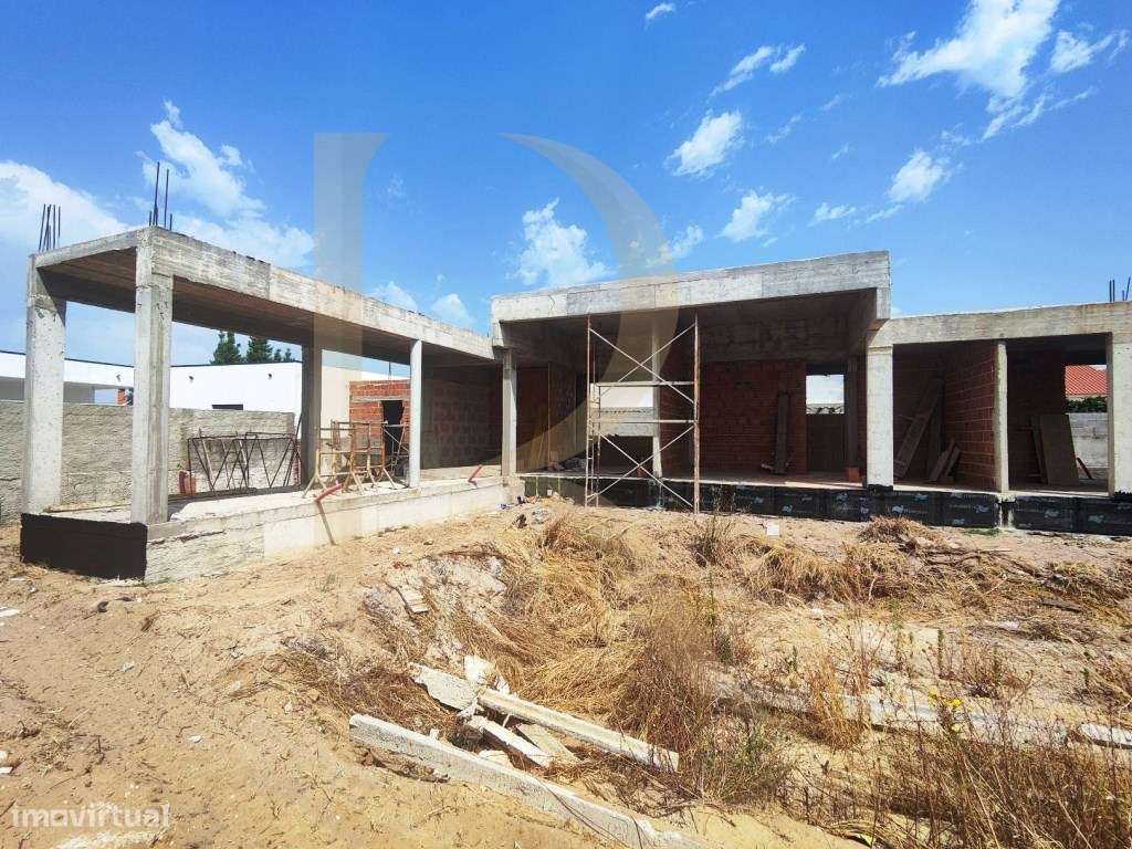 Moradia isolada térrea T4 nova em Brejos de Carreteiros - Palmela - Grande imagem: 3/15