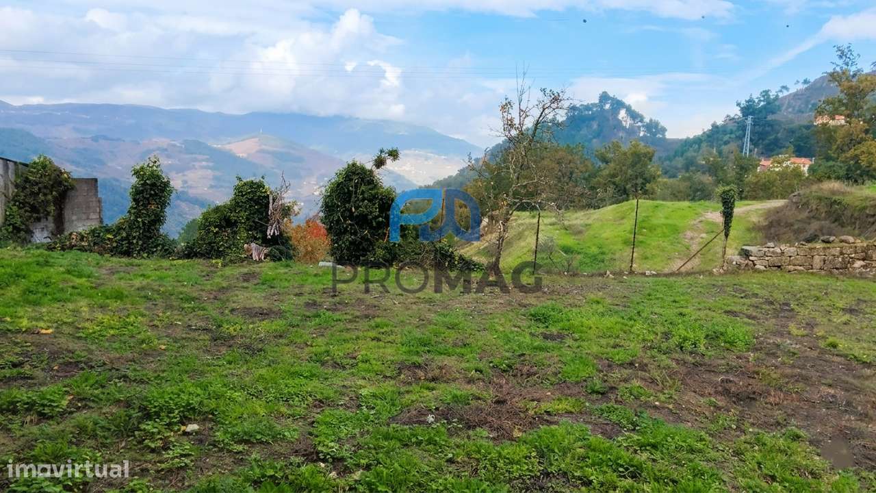 Moradia V3 para Recuperar em São Martinho de Mouros-28