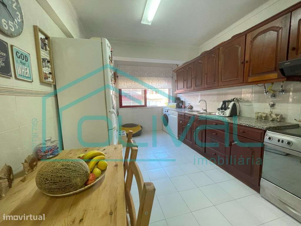 RESERVADO Apartamento T4 transformado em T3-11