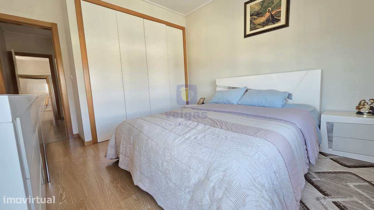 Apartamento T2 com Terraço em Outeiro da Cabeça-11