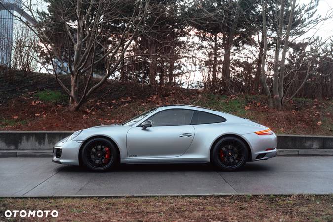 Porsche 911 Carrera 4 GTS PDK - 4