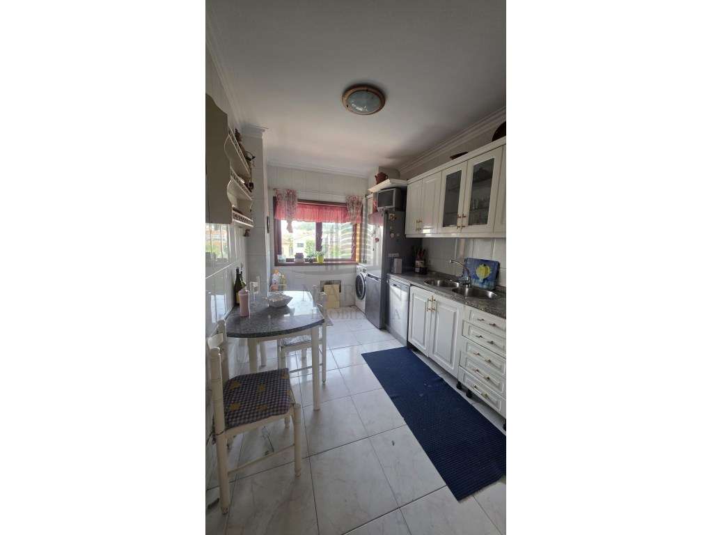 Apartamento T3 no Centro de Canelas - Uma Oportunidade Imperdível!-6