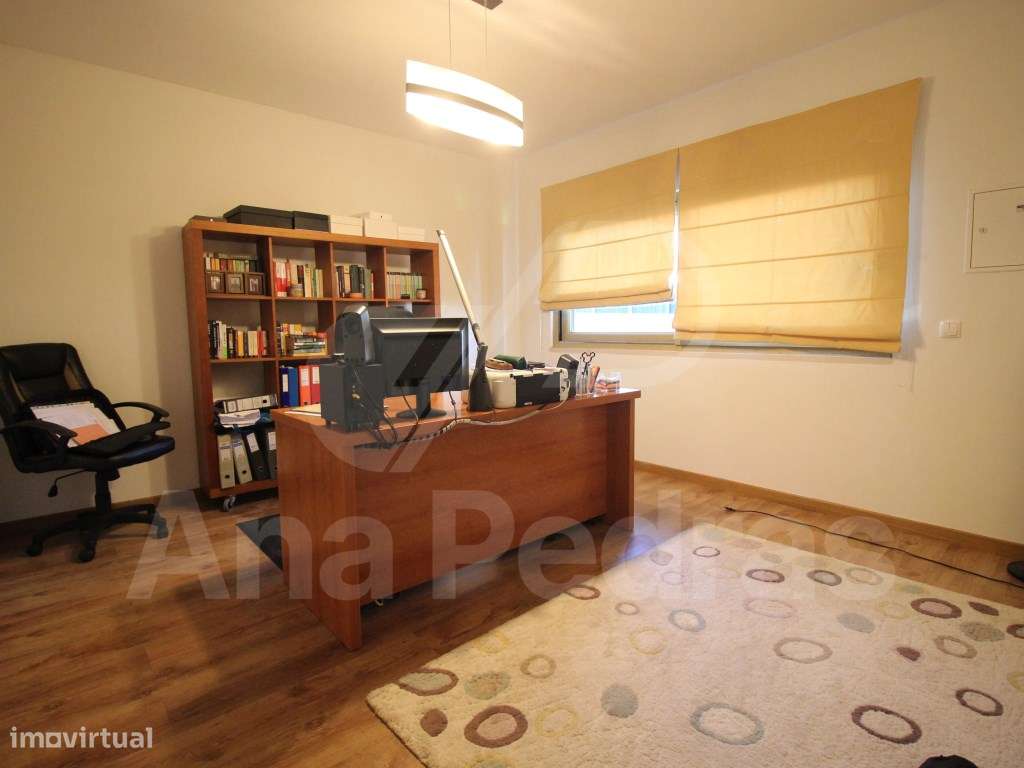 Contemporânea Moradia T4-7