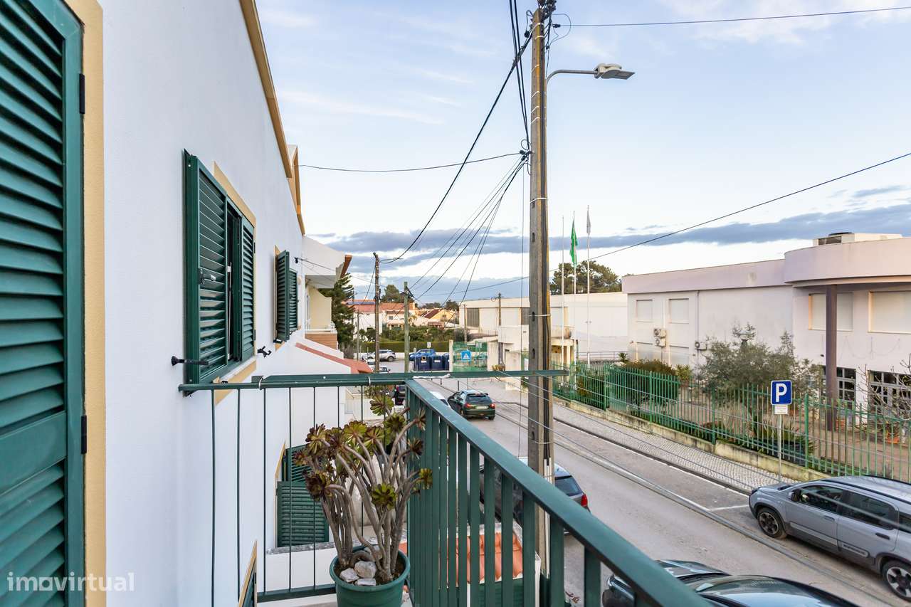 Moradia em banda T3 + 1-21