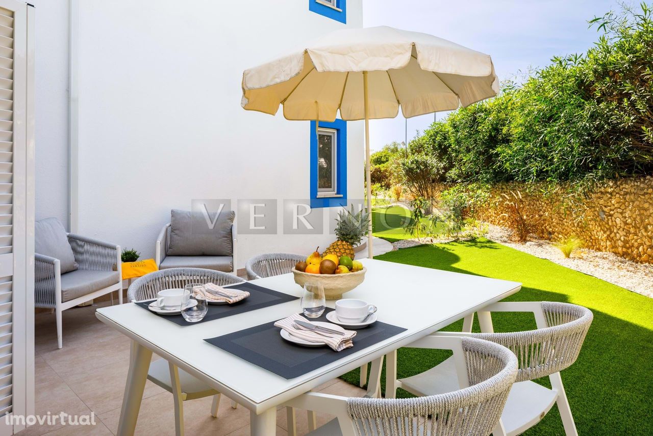 Algarve, Carvoeiro, apartamento T1+1 espaçoso, com piscina comum e est