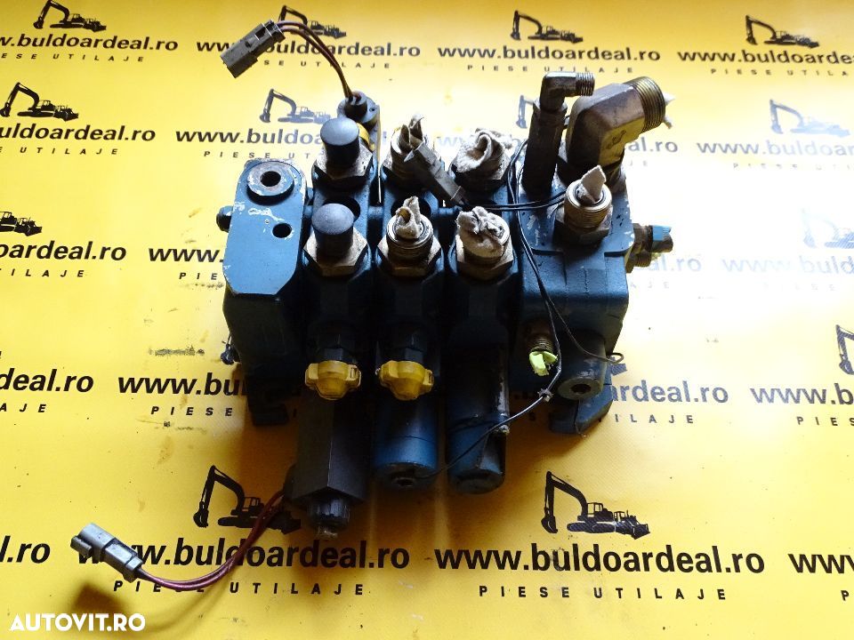 Distribuitor  Rexroth  buldoexcavator  New Holland LB 115 - 1