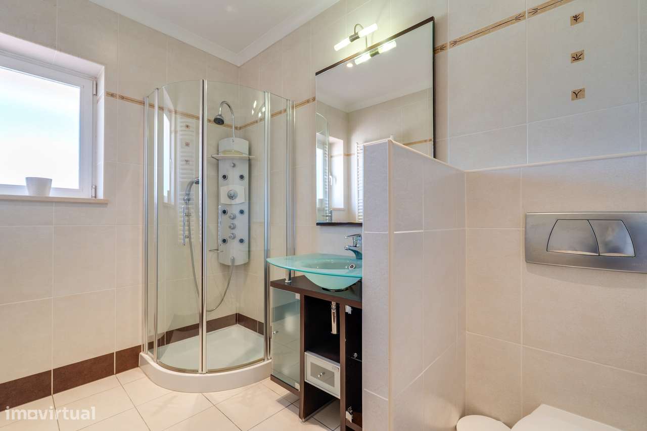 Moradia Isolada T4+2 com Piscina Privada-20