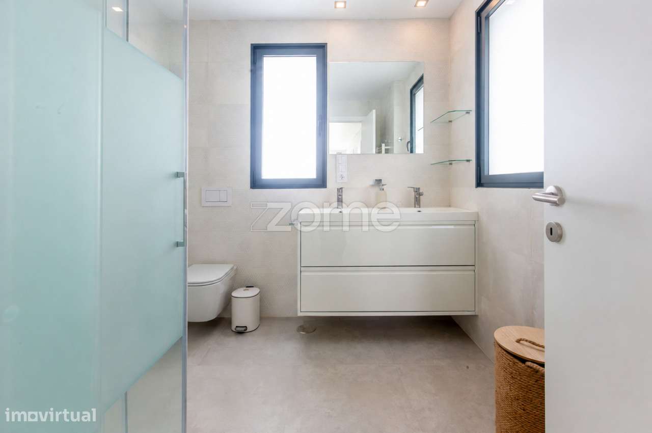 Moradia T3 Nova com Terraços Panorâmicos e Vista Mar na Atalhada-21