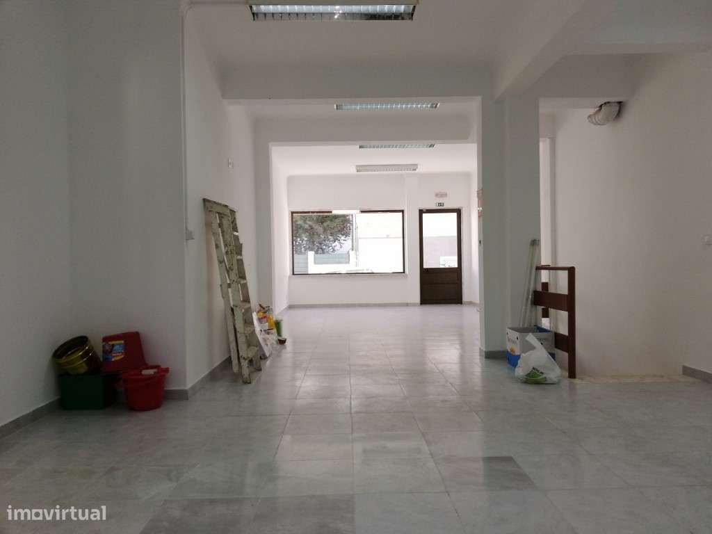 Loja de 2 pisos 50+30m2 e terraço 34m2 na Amadora - Grande imagem: 4/16