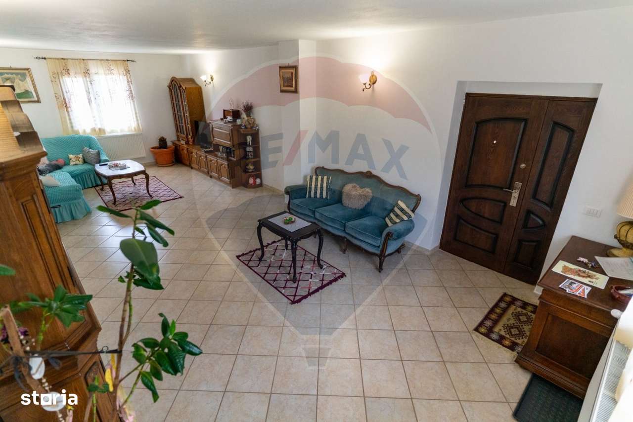 Vila/Pensiune de vanzare Bacia,jud.Hunedoara - Imagine principală: 3/20