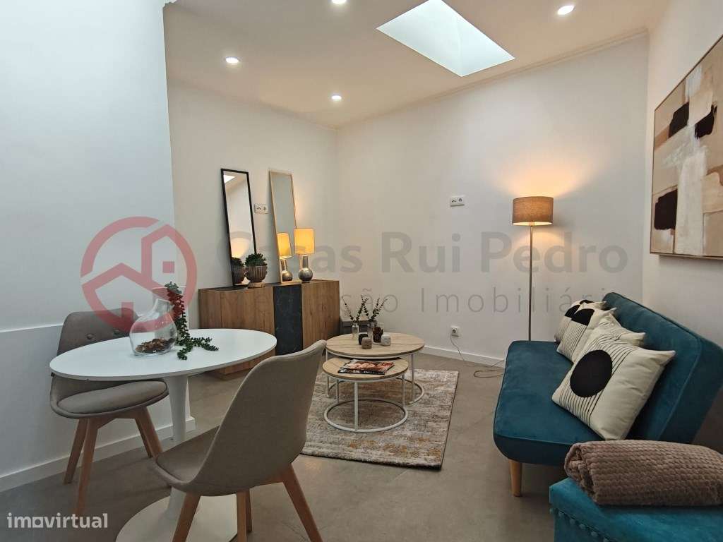 Apartamento T3 Totalmente Remodelado Na Penha De Franca Em Lisboa