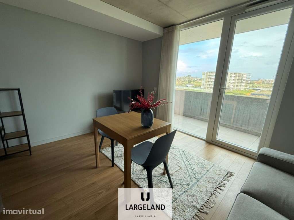 Apartamento para arrendar no Centro de Aveiro com varanda - Grande imagem: 2/8