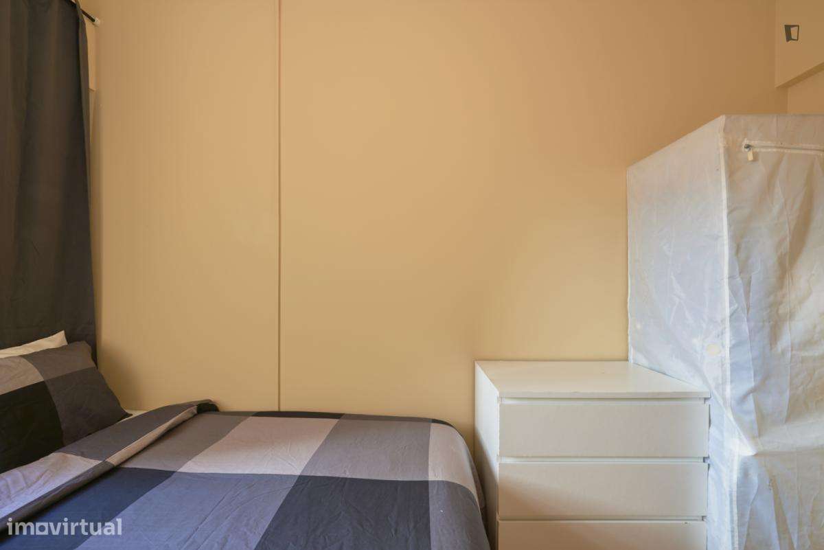 Quarto - localizado em Benfica Lisbon - Grande imagem: 4/7